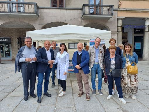 Screening gratuito della vista a Borgomanero: successo per l’iniziativa della Società degli Operai di Mutuo Soccorso e Opera Pia Curti