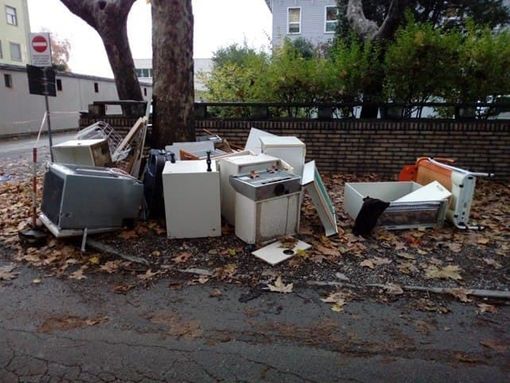 Verranno montate a Novara le fototrappole per contrastare l'abbandono dei rifuti Verranno montate a Novara le fototrappole per contrastare l'abbandono dei rifuti