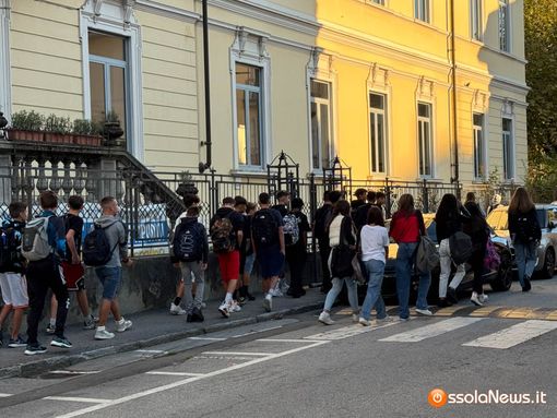 "5.400 studenti in meno, stesso numero di classi”, il Piemonte sale in Val di Susa per la prima campanella FOTO E VIDEO