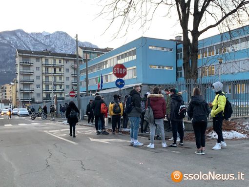 Trasporti, Molinari, Ricca e Gagliasso (Lega): “Studenti under 26 gratis sui mezzi in Piemonte. Fatti non chiacchiere" Trasporti, Molinari, Ricca e Gagliasso (Lega): “Studenti under 26 gratis sui mezzi in Piemonte. Fatti non chiacchiere"