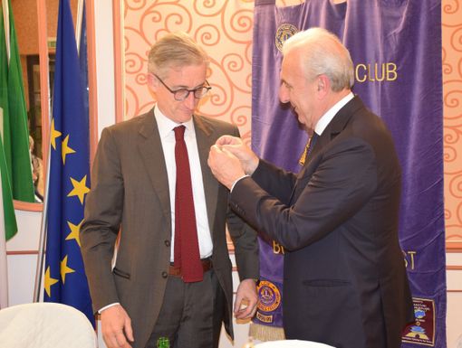 Rinnovato il direttivo del Lions Club di Borgomanero Rinnovato il direttivo del Lions Club di Borgomanero