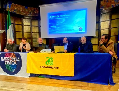 Arona,  parte il monitoraggio dell’aria: cittadini in campo per misurare il biossido di azoto