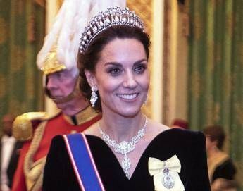 Kate e la visita di Stato di Macron, cosa indosserà e cos'è il Nodo degli innamorati? Kate e la visita di Stato di Macron, cosa indosserà e cos'è il Nodo degli innamorati?