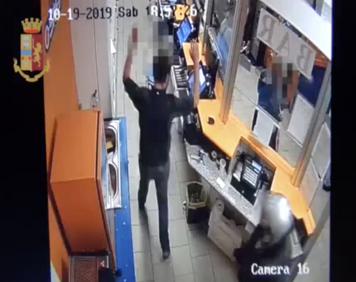 Presi a Milano i rapinatori della sala corse di Novara