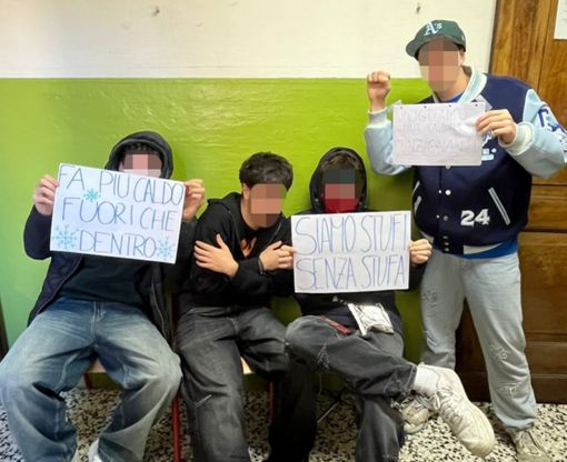 Freddo nelle aule, gli studenti non ci stanno più: “Fa più caldo fuori che dentro” Freddo nelle aule, gli studenti non ci stanno più: “Fa più caldo fuori che dentro”