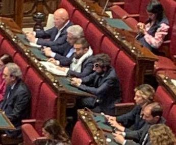 Kefiah e fantasmi in Aula alla Camera, Meloni non raccoglie e solo alla fine 'sbotta' con Schlein Kefiah e fantasmi in Aula alla Camera, Meloni non raccoglie e solo alla fine 'sbotta' con Schlein