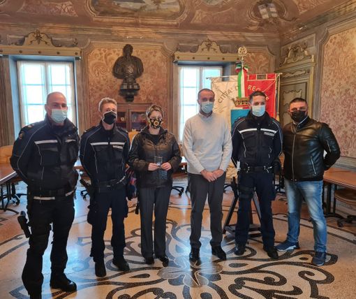 Consegnati i gradi ai nuovi agenti della Polizia Locale di Trecate Consegnati i gradi ai nuovi agenti della Polizia Locale di Trecate