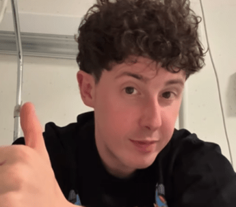 Shade, dimesso dall'ospedale: "Polmoni quasi guariti, ma non è finita qui" Shade, dimesso dall'ospedale: "Polmoni quasi guariti, ma non è finita qui"