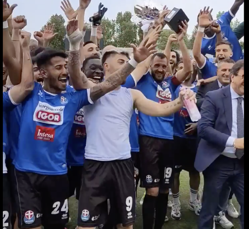 Novara: Coppa alzata al cielo!
