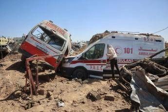Gaza, Hamas accusa Israele: &quot;Esecuzioni sommarie dei paramedici&quot;