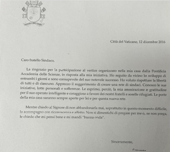 Papa Francesco, la lettera a Mimmo Lucano: &quot;Ammiro la sua azione coraggiosa&quot;