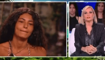 Isola dei famosi, Simona Ventura contro Jasmine: &quot;Chiedi scusa a Chiara. Come ti permetti?&quot;