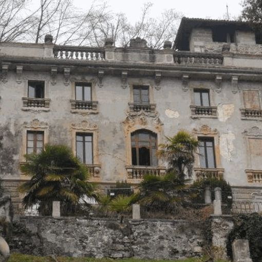 A Lesa ferve la discussione sull’ipotesi di recuperare villa Cavallini