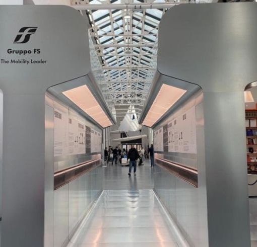 Il Gruppo FS alla Milano Design Week con l’opera “Pensiero Binario”