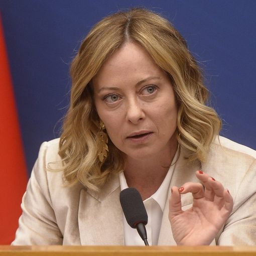 Meloni “Panico più dannoso dei dazi”. Il 17 aprile l’incontro con Trump