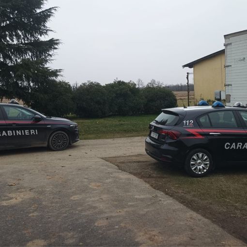Rubano gasolio dai mezzi della ditta per cui lavorano, scoperti dai Carabinieri