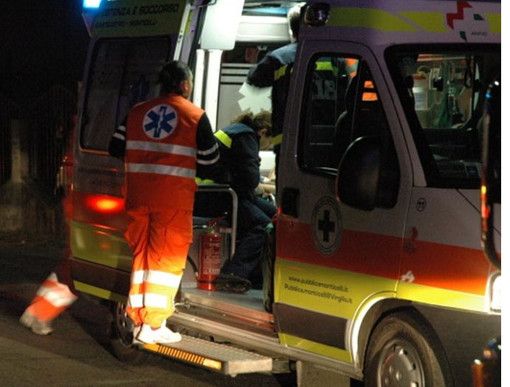 Schianto nella notte: 42enne vercellese finisce in ospedale