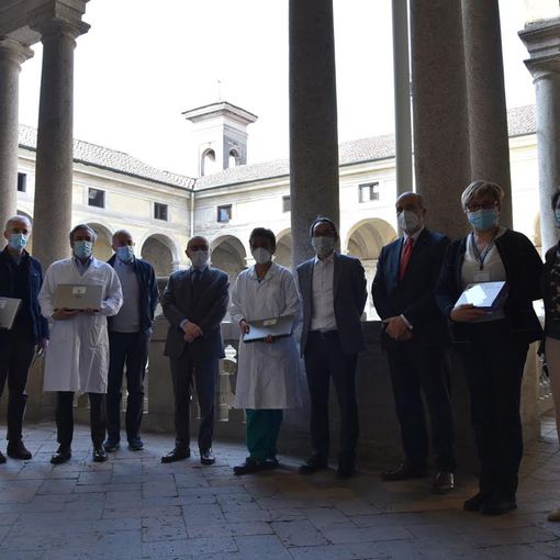 Donati alla pediatria dell'Ospedale Maggiore 17 tablet e 17 pc portatili