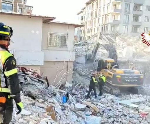 I vigili del fuoco contro il rischio invisibile dell’amianto