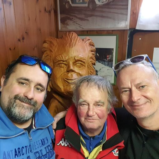 Nella foto: Priotti al centro, a sinistra De Gregori, a deatra Luca Tettoni, medico federale e pilota presente in tantissime vesti per promuovere l’Ice Trophy