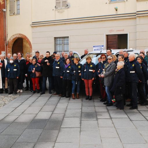 L'Associazione Volontariato Bellinzago inaugura un nuovo automezzo elettrico per servizi indispensabili