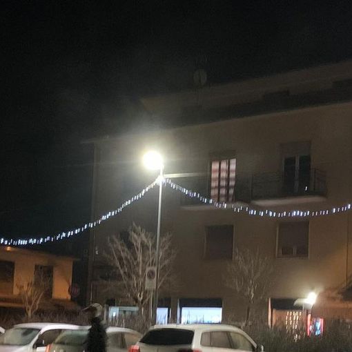 Varallo Pombia: montate le le luminarie natalizie