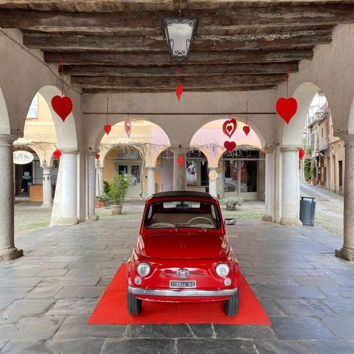 &quot;OrtAmore&quot; conquista il cuore di Orta San Giulio: Un'iniziativa che celebra il fascino del borgo lacustre