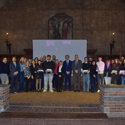 Premio per gli studenti meritevoli: un riconoscimento alle eccellenze scolastiche novaresi