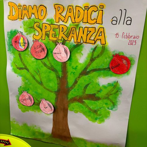 Un albero di speranza per la giornata internazionale contro il cancro infantile