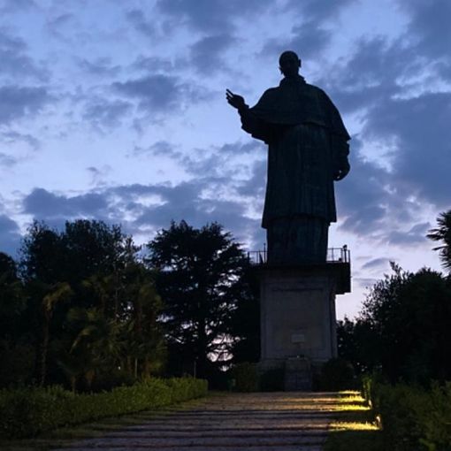 San Carlone: aperture serali e concerto omaggio a De André