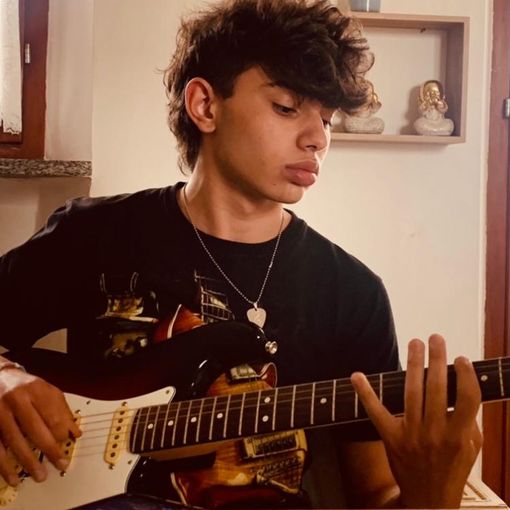 Alessandro Dragonetti in finale al Tour Music Fest 2024: il chitarrista novarese sfida l’Europa per un posto nella finalissima