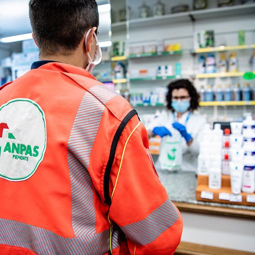 Beni di prima necessità a persone con difficoltà grazie al Gres Gruppo Radio Emergenza Sizzano
