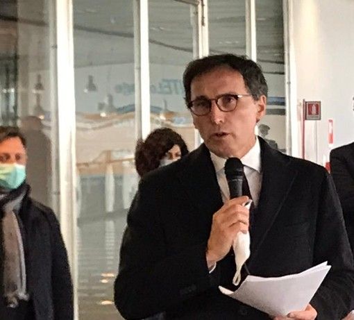 Il ministro per gli affari regionali: &quot;Il governo non ha mai bloccato il bonus per i medici e gli infermieri&quot;