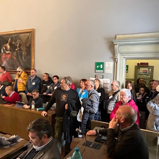Opposizione chiede il ritiro della delibera su centro logistico a Pernate