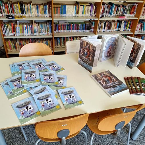 I bambini del 'Collodi' in visita alla biblioteca civica a Trecate