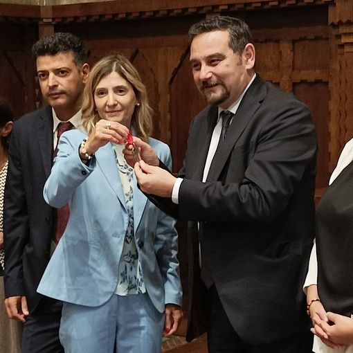 Il Sindaco Alessandro Canelli riceve le chiavi di un immobile confiscato