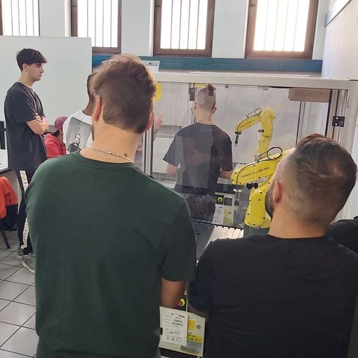 Avviati i corsi per l’utilizzo di robot e operatori di macchine a controllo numerico