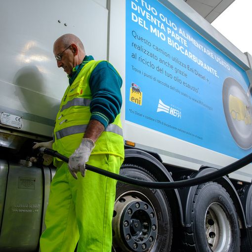 Dalla cucina al motore: con Hera gli oli alimentari esausti diventano biocarburante