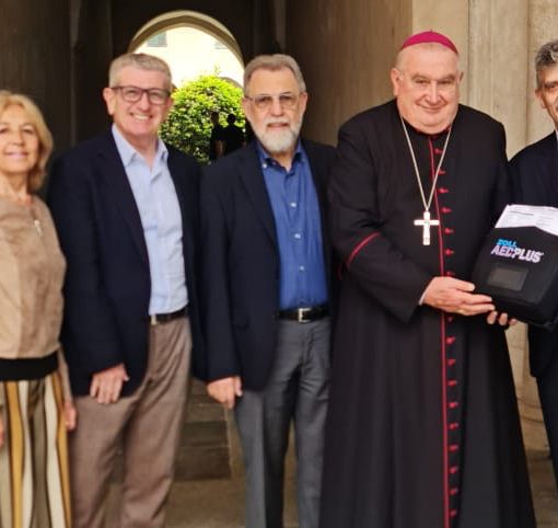 Il Maggiore della Carità dona un defibrillatore alla Cattedrale di Novara