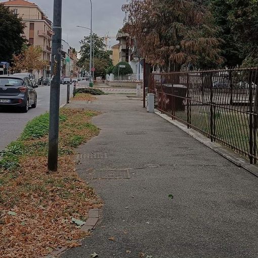 Rimossa l'edicola in disuso in viale Volta