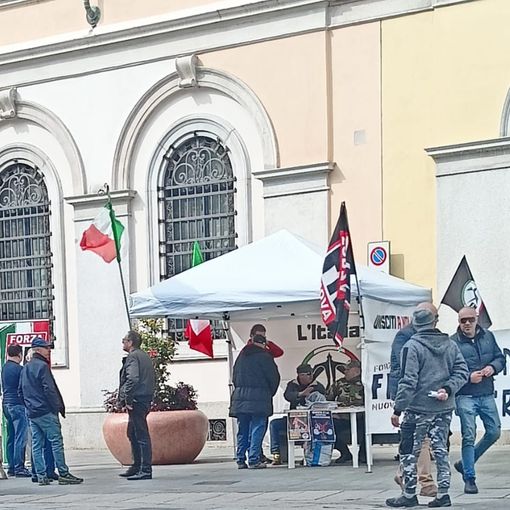 Roberto Fiore a Novara alla vigilia del 25 aprile, protesta Pd