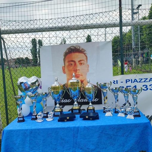 L’a.c. “Idoli” vincitrice della ventesima edizione del memorial calcistico “Claudio Fenderico”