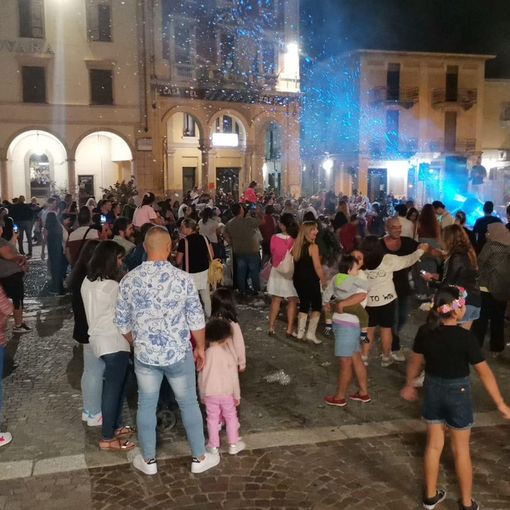 La piazza si è animata nonostante il meteo avverso
