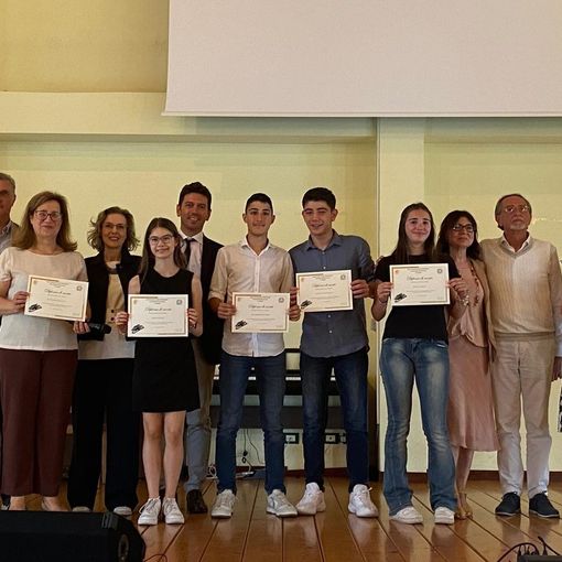 A sinistra Massimo Bassan (Presidente della Federazione Italiana Musher Sleddog Sport), a destra il notaio Claudio Limontini (Presidente dello Sporting Club Monterosa Novara)