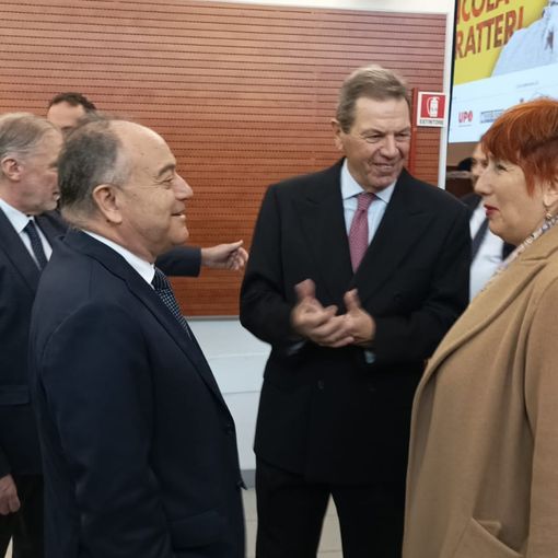 Faccia a faccia a sorpresa tra Gratteri e Delmastro a Novara