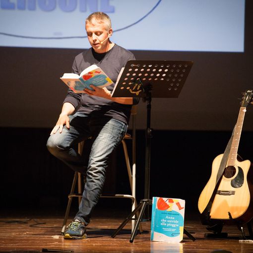 A teatro per ragionare su disabilità, inclusione e famiglia nella Giornata per la Vita