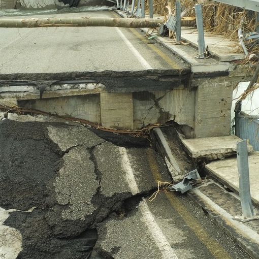 Iniziati i lavori di rimozione delle macerie del Ponte di Romagnano