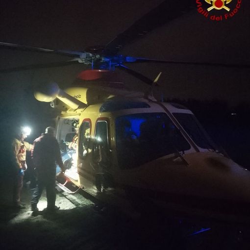 Uomo ferito nel bosco soccorso dai vigili del fuoco