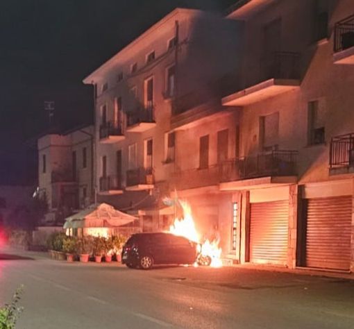 Cronaca nord-ovest. Cossato: Un boato e poi fuoco. Alla Pichetta arrivano i soccorsi FOTO