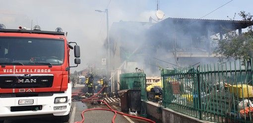 Notizie dal Piemonte. Incendio in una palazzina di Leiní: muore una donna di 63 anni [VIDEO]